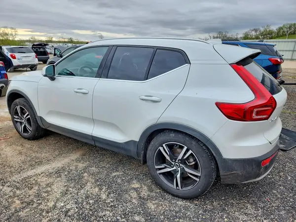 YV4L12UK5R2240175 2024 VOLVO XC40 - Image 2