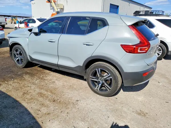 YV4L12UK5R2284872 2024 VOLVO XC40 - Image 2