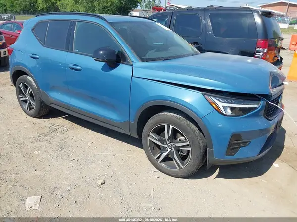 YV4L12UK5R2324013 2024 VOLVO XC40 - Image 1
