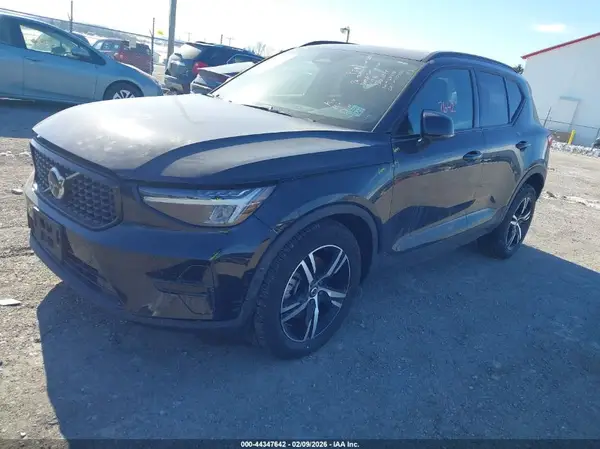 YV4L12UK5R2324402 2024 VOLVO XC40 - Image 2