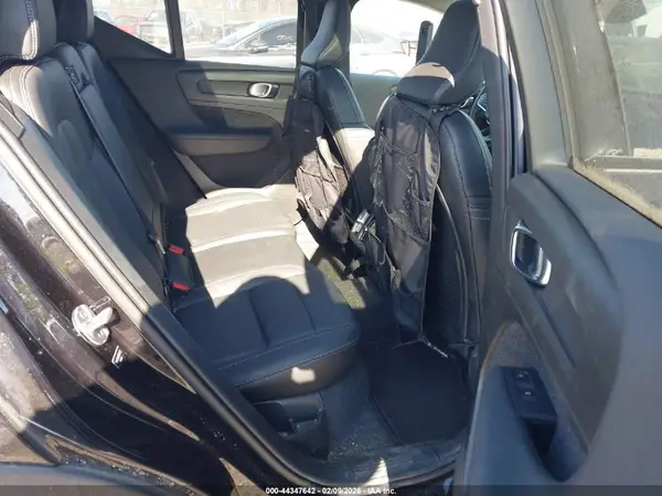 YV4L12UK5R2324402 2024 VOLVO XC40 - Image 8