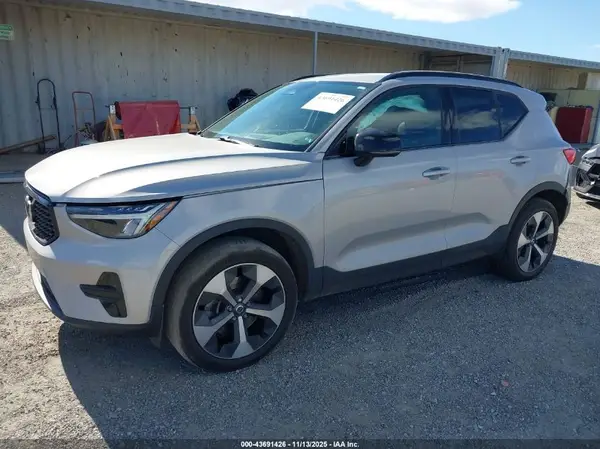YV4L12UK6R2210523 2024 VOLVO XC40 - Image 2