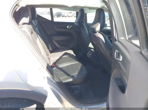 YV4L12UK6R2210523 2024 VOLVO XC40 - Image 8