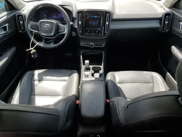 YV4L12UK6R2281821 2024 VOLVO XC40 - Image 8