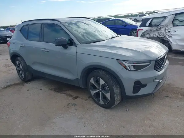 YV4L12UK6R2312145 2024 VOLVO XC40 - Image 1
