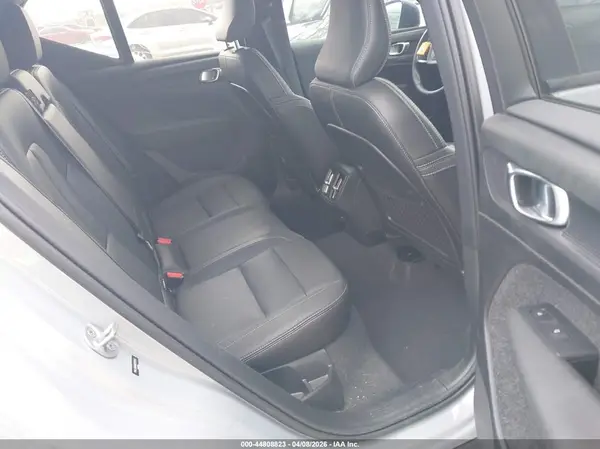 YV4L12UK6R2312145 2024 VOLVO XC40 - Image 8
