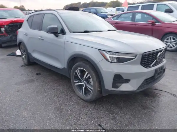 YV4L12UK6R2323288 2024 VOLVO XC40 - Image 1