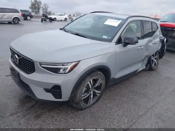YV4L12UK6R2323288 2024 VOLVO XC40 - Image 2