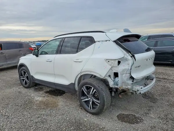 YV4L12UK6R2324716 2024 VOLVO XC40 - Image 2