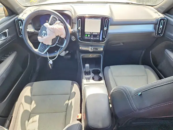 YV4L12UK6R2337899 2024 VOLVO XC40 - Image 8