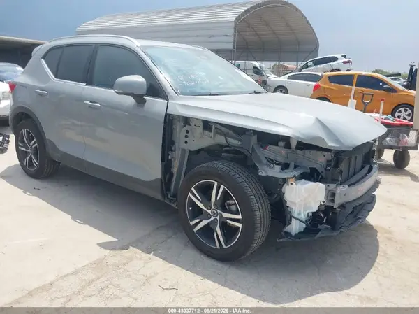 YV4L12UK6R2344254 2024 VOLVO XC40 - Image 1