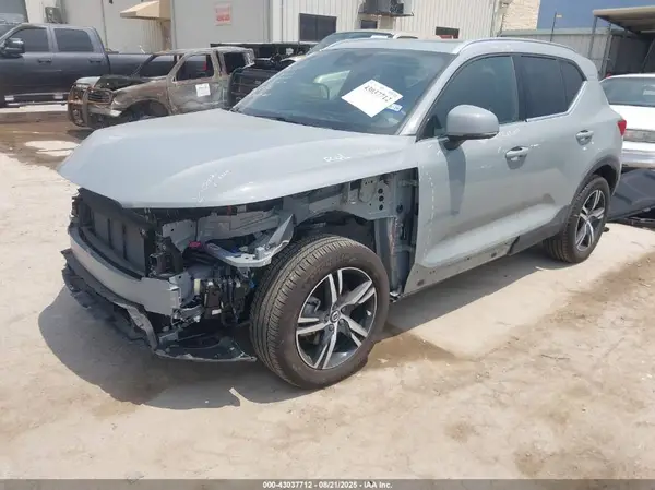 YV4L12UK6R2344254 2024 VOLVO XC40 - Image 2