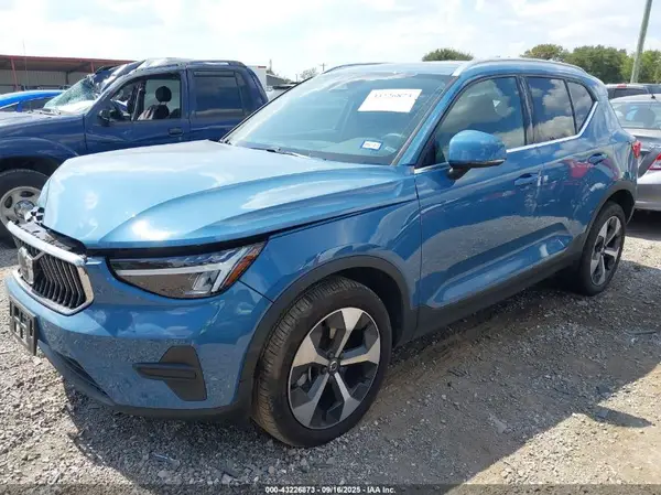 YV4L12UK6R2374189 2024 VOLVO XC40 - Image 2
