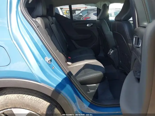 YV4L12UK6R2374189 2024 VOLVO XC40 - Image 8
