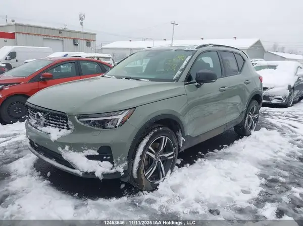 YV4L12UK7R2201698 2024 VOLVO XC40 - Image 2