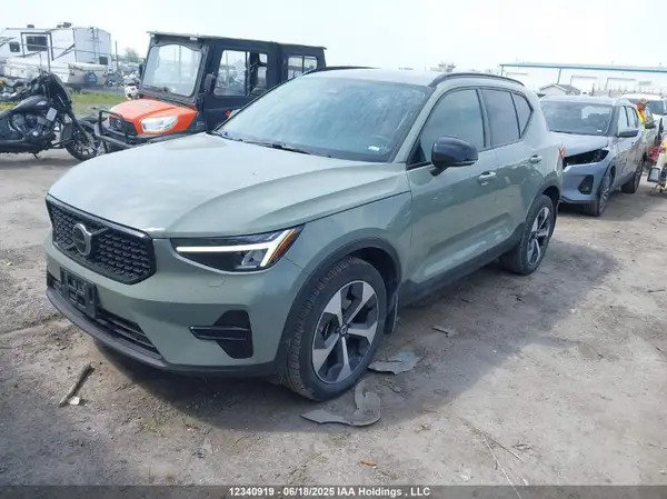 YV4L12UK7R2232689 2024 VOLVO XC40 - Image 2