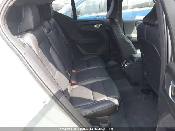 YV4L12UK7R2232689 2024 VOLVO XC40 - Image 8