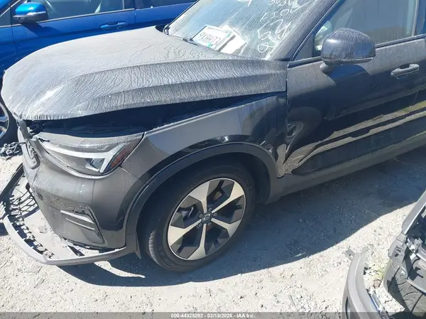 YV4L12UK7R2285442 2024 VOLVO XC40 - Image 2