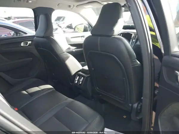 YV4L12UK7R2285442 2024 VOLVO XC40 - Image 8