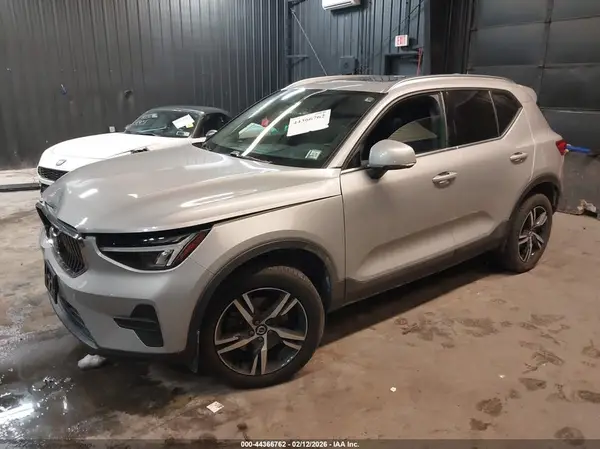YV4L12UK8R2326046 2024 VOLVO XC40 - Image 2