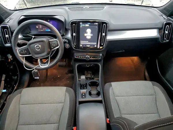 YV4L12UK8R2338164 2024 VOLVO XC40 - Image 8