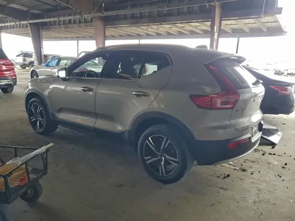 YV4L12UK8R2342098 2024 VOLVO XC40 - Image 2
