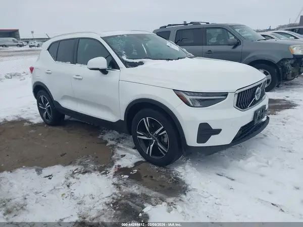 YV4L12UK8R2342442 2024 VOLVO XC40 - Image 1