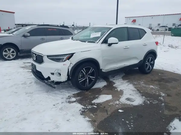 YV4L12UK8R2342442 2024 VOLVO XC40 - Image 2
