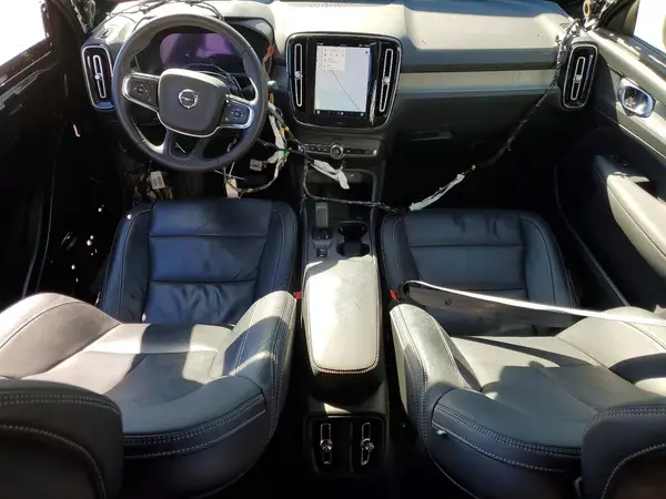 YV4L12UK9R2211925 2024 VOLVO XC40 - Image 8