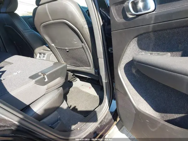 YV4L12UK9R2226859 2024 VOLVO XC40 - Image 8
