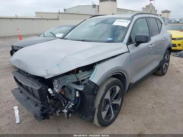 YV4L12UK9R2309479 2024 VOLVO XC40 - Image 2