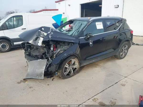 YV4L12UK9R2331112 2024 VOLVO XC40 - Image 2