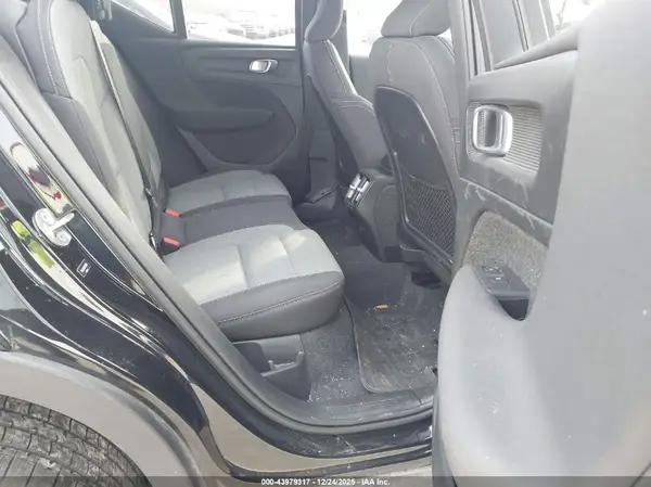 YV4L12UK9R2331112 2024 VOLVO XC40 - Image 8