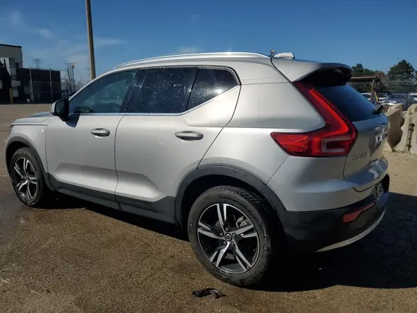 YV4L12UK9R2335841 2024 VOLVO XC40 - Image 2