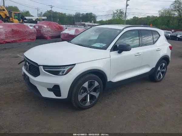 YV4L12UKXR2216003 2024 VOLVO XC40 - Image 2