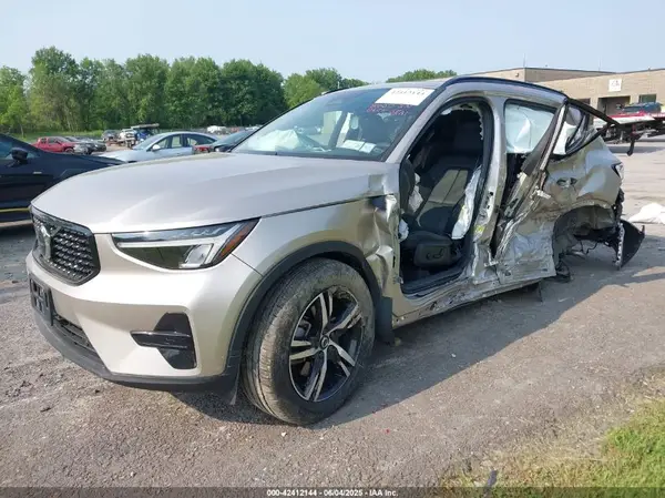YV4L12UKXR2222285 2024 VOLVO XC40 - Image 2