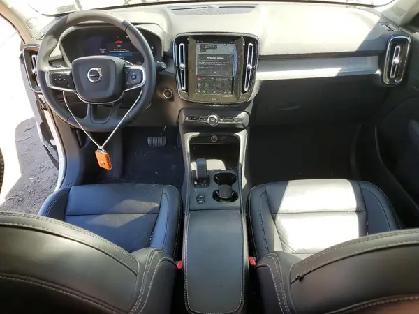 YV4L12UKXR2228944 2024 VOLVO XC40 - Image 8