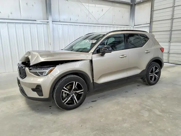 YV4L12UKXR2323438 2024 VOLVO XC40 - Image 1