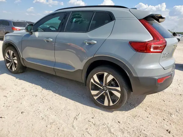 YV4L12UL0R2207108 2024 VOLVO XC40 - Image 2