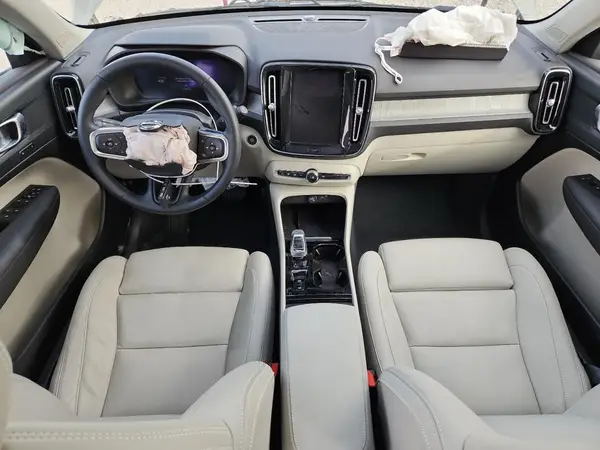 YV4L12UL1R2274767 2024 VOLVO XC40 - Image 8