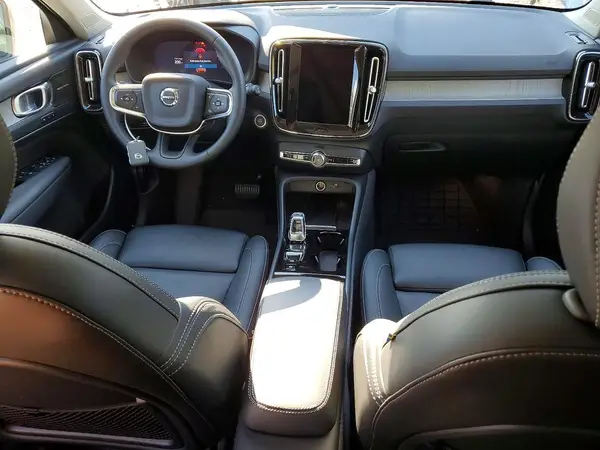 YV4L12UL1R2379678 2024 VOLVO XC40 - Image 8