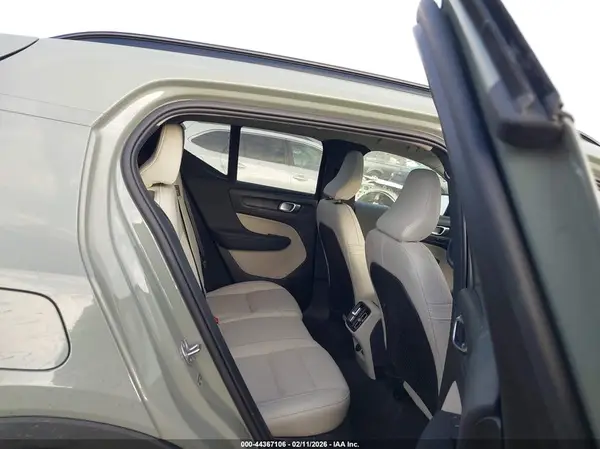 YV4L12UL2R2261624 2024 VOLVO XC40 - Image 8