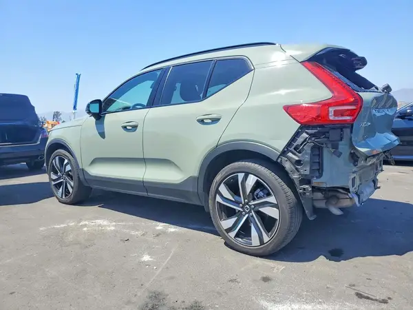 YV4L12UL2R2352392 2024 VOLVO XC40 - Image 2
