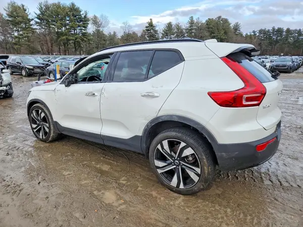 YV4L12UL2R2360363 2024 VOLVO XC40 - Image 2
