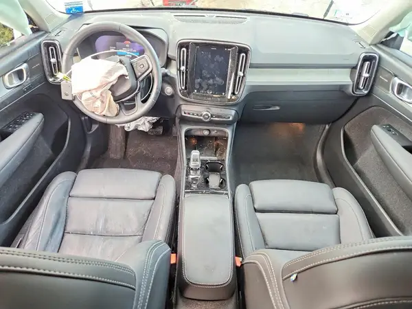 YV4L12UL2R2360363 2024 VOLVO XC40 - Image 8