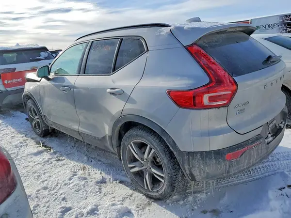 YV4L12UL4P2097208 2023 VOLVO XC40 - Image 2