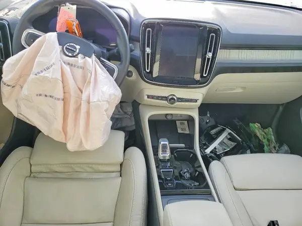YV4L12UL4P2097208 2023 VOLVO XC40 - Image 8