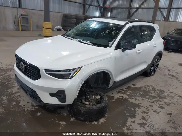 YV4L12UL4R2213073 2024 VOLVO XC40 - Image 2