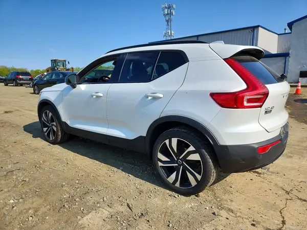 YV4L12UL4R2223876 2024 VOLVO XC40 - Image 2