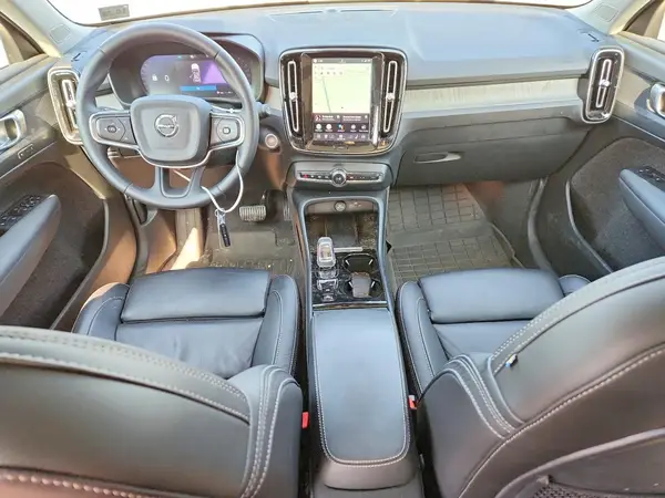 YV4L12UL4R2223876 2024 VOLVO XC40 - Image 8